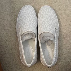 Michael Kors ship on shoe